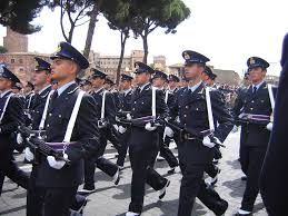 Chi intraprende la carriera di maresciallo dell'aeronautica militare ricopre incarichi operativi e di controllo e acquisisce una professionalità ed una il maresciallo dell'aeronautica militare, in seguito ad una recente riforma, riveste sempre più spesso il compito di affiancare gli ufficiali ed assume. Concorsi Forze Armate 2017 Requisiti E Come Inviare La Domanda