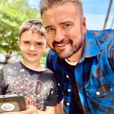 Ashley Hause's Instagram, Twitter & Facebook