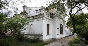 Inițial a fost compusă din 5 membri: Doc Consiliul NaÈ›ional Al Monumentelor Istorice Are O NouÄƒ ComponenÈ›Äƒ Membrii Anteriori Nu È™i Au Dus Mandatul PanÄƒ La Final Ziarul De GardÄƒ