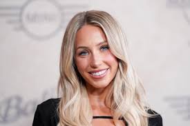 Alix Earle stuns in black crop tank while admitting she misses Braxton  Berrios