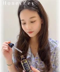 接觸到#Honeykey 品牌開始，就真心愛上他們的髮品，哈尼淇是專業科技養髮專家，每次洗完頭後的舒緩感和護髮後的柔順感，都讓我驚豔！👍  當然～還有最重要的頭皮護理，這次要推薦給大家的是這瓶【 #賦活菁萃安瓶】，