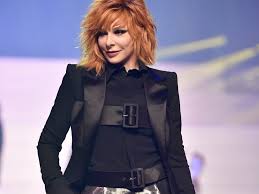 Avec plus de 34 millions. Mylene Farmer Stars In A Documentary Series On Amazon Prime Video Vogue Paris
