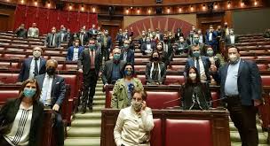 Cambiar la lengua de navegación. La Lega Occupa Il Parlamento Italiano In 30 Restano Dentro L Aula Il Faro Online
