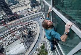 Alain robert has a height of 5'5 (1.65 m). Spiderman Spins Magic On Side Of Dubai Hotel Hotelier Middle East