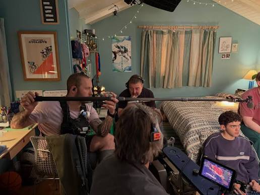Joe Locke dietro le quinte di “Heartstopper Forever”🍂 - Joe Locke behind  the scenes of “Heartstopper Forever”🍂 - Via: @terrylazereyes - #joelocke  #charliespring #heartstopperforever