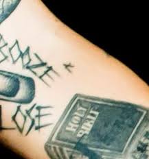 According to hollywood life, harry's broken heart half tattoo is barely visible in a fan's instagram photo that has been reposted over 1000 times. The Meaning Behind Harry Styles Tattoos Harry Styles Tattoos