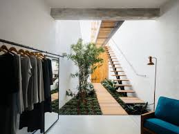 Kami yakin, anda akan menyukai serangkaian konsep dan ide yang sangat menginspirasi, dan. Inspirasi Taman Di Dalam Rumah Yang Luasnya Kurang Dari 100 Meter Persegi Penyegaran Nih