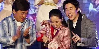 Jackie chan has an estimated net worth of $400 million. Who Is Jackie Chan Wife Joan Lin Bio Net Worth Kid Jaycee Chan Story