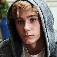 Nei nei nei nei nei hi thereee! Pin By Leilakitti On Skam Isak Valtersen Young Cute Boys Actors