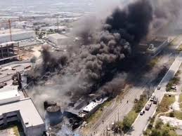 Una explosión provocó un fuerte incendio en la empresa protexa en santa catarina, nuevo león, dejando cuatro personas lesionadas. Nopp4atjkolwam