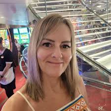 Looking for bikini wax recommendations, bonus points if they do  eyelash/eyebrow tint too. Thanks