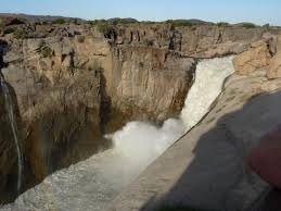Er fließt durch lesotho und südafrika und bildet an seinem unterlauf die. Suedafrika