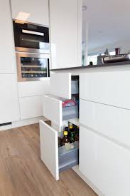 Kueche Overath Weiss Granit Modern Grifflos Bora Miele 083 Kuche Hochglanz Kuche Hochglanz Weiss Moderne Kuche