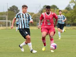 Guilherme guedes é liberado para voltar ao time do grêmio. Gremio Subindo Dois Laterais Promissores Da Base Jb Filho Reporter