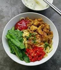 Dada ayam potong2 kecil•bumbu halus:•bawang merah•bawang putih•kemiri•kunyit•laos geprek•daun jeruk,daun salam,sereh. Resep Mie Ayam Abang2