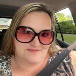 Ellen Pelkey's Instagram, Twitter & Facebook