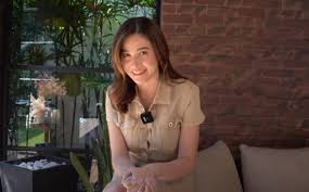 She is an actress, known for еще один шанс (2007). Bea Alonzo Sends Out Cash Gifts To House Helpers Delivery Riders Frontline Workers On Labor Day The Filipino Times