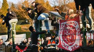 Dosarul 279/rd/2019 este la etapa de examinare. Des Supporters Lillois Gachent La Fete A Raon L Etape