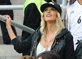 Auf dem fußballfeld trifft sami khedira sicher den ball. Euro 2012 German Football Star Sami Khedira S Girlfriend Lena Gercke Given Yellow Card For Being Too Sexy Daily Mail Online