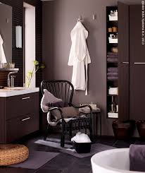 Un Fotoliu Confortabil In Baie Inseamnă Că Ești Mereu Gata Să Profiți De Cateva Minute Doar Pentru Tine Njuta Halat Ikea Bathroom Bathroom Design Trends Home