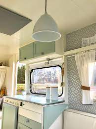 Die wenigsten camper kaufen sich dann gleich einen neuen caravan, denn dieses vergnügen kostet schließlich ein paar tausend euro. Pin Auf Reisen Travel Vanlife