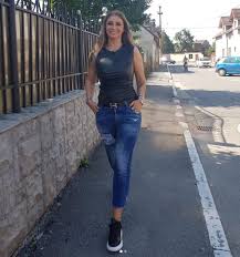 Locația unde cele două au ales să se bronzeze a fost chiar plaja de lângă burj al arab. Libertatea Anamaria Prodan In Costum De Baie Pe Plaja Facebook