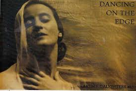 Amazon.com: DANCING ON THE EDGE: Earth's Daughters # 83: Kastle Brill,  Jennifer Campbell, Joan E. Ford, Joyce Kessel, Sara Ries, et al, editors: 圖書