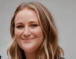 Amy Wohlers's Instagram, Twitter & Facebook