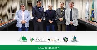 Além de pessoas portadoras de comorbidades, que já começaram a ser imunizadas na capital, a lista de prioridades inclui uma série de categorias profissionais. Nota Publica Sobre A Vacinacao Dos Medicos No Df Sindmedico Sindicato Dos Medicos Do Distrito Federal