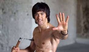 Фото © bruce lee photo by michael ochs archives / getty images. Sutradara Deadpool Bakal Bikin Remake Aksi Bruce Lee Kincir Com