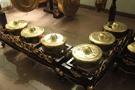 Pada ulasan kali ini anda mengetahui alat musik sasando terdiri dari dua jenis, yakni sasando engkel dan sasando dobel. Jengglong Jenis Jenis Alat Musik Modern Dan Tradisional