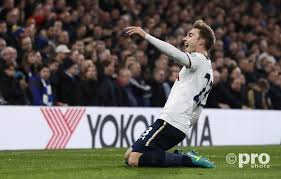 Denemarken beleefde daardoor een dramatische start, maar werd vervolgens bij de hand genomen door eriksen. Eriksen Schiet Denemarken Naar Winst Ajax O19 Wint Oefenwedstrijd Ajax1 Nl