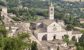 Two members of european cinema royalty, catherine deneuve and marcello mastroianni, named their now grown daughter chiara. Assisi Cosa Rende Speciale La Basilica Di Santa Chiara