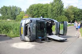 Een uniek geschenk voor alle vaste abonnees t.w.v. Personenauto Belandt Op Zijn Kant Na Ongeval Tussenlanen Bergambacht Nieuws Op Beeld