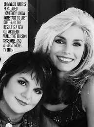 Another iconic photo of Emmylou Harris and Linda Ronstadt! Lovely! ❤🎶