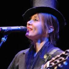 SUZANNE VEGA