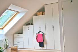 Unsere experten werfen einen blick auf die geplante küche. Weisser Schrank Nach Mass Mit Stufiger Schrage Kleiderschrank Fur Dachschrage Wohnkultur Schlafzimmer Innenausstattung