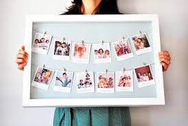 ¿te gusta decorar con fotos? Medidas Polaroid Google Search Picture Frame Display Picture Gifts Diy Valentines Gifts