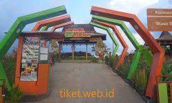 Jun 23, 2021 · julis ependi, pengelola air terjun dewi selendang sekaligus salah satu pengurus inti kelompok sadar wisata (pokdarwis) desa setempat mengatakam harga tiket masuk rp5.000 per orang termasuk bayar parkir sepeda motor dan untuk mobil rp10.000. Tiket Masuk Air Terjun Dlundung 2021 Tiket Web Id