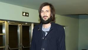 Bruno nogueira e beatriz batarda não foram os únicos a serem chantageados. Bruno Nogueira Em Peca Encenada Por Beatriz Batarda Movenoticias