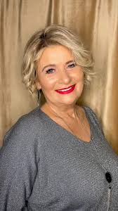 Witam, poszukuję Pani z cerą dojrzałą( w wieku +50 wzwyż ) chętnej na  metamorfozę makijażową uwiecznioną zdjęciami i filmikiem ( przed/ po).  Najlepiej z Czechowic lub okolic. Warunek zgoda na publikację wizerunku