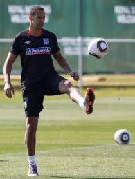 England national football team)‏ هو ممثل إنجلترا الرسمي في رياضة كرة القدم، تأسس الاتحاد الإنجليزي لكرة القدم في عام 1863، وانضم إلى الاتحاد الدولي لكرة القدم في العام 1905. Ø¬Ø±ÙŠØ¯Ø© Ø§Ù„Ø¬Ø±ÙŠØ¯Ø© Ø§Ù„ÙƒÙˆÙŠØªÙŠØ© ÙØ±Ø¯ÙŠÙ†Ø§Ù†Ø¯ Ù…Ø¯Ø§ÙØ¹ Ø§Ù†Ø¬Ù„ØªØ±Ø§ ÙŠØ®Ø±Ø¬ Ù…Ù† Ø§Ù„Ù…Ø³ØªØ´ÙÙ‰ Ø¹Ù„Ù‰ Ø¹ÙƒØ§Ø²ÙŠÙ† Ù‚Ø¨Ù„ ÙƒØ£Ø³ Ø§Ù„Ø¹Ø§Ù„Ù…