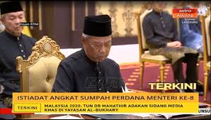 Selepas seminggu negara menghadapi kemelut kepimpinan politik, malaysia pada ahad bakal menyaksikan tan sri muhyiddin yassin, mengangkat sumpah jawatan sebagai perdana menteri kelapan. Tan Sri Muhyiddin Telah Angkat Sumpah Sebagai Perdana Menteri Kenali Pm Ke 8 Kita Disini