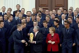 El heraldo reconstruye el drama de 5 municipios del sur del atlántico donde sus habitantes siguen golpeados por los estragos de la. Seleccion De Alemania Recibe El Escudo De Campeon Del Mundial El Espectador