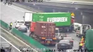 Video of china's yaxi expressway shared as 880 km highway connecting china and pakistan. Wie Im Suez Kanal Evergreen Lkw Blockierte Autobahn In China