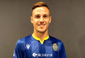 Questa pagina mostra una visuale dettagliata dell'attuale squadra. Ufficiale Valerio Verre E Un Giocatore Del Verona Calcio Hellas