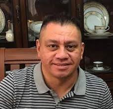 Salvadoreños entregan víveres en Milán a sus compatriotas