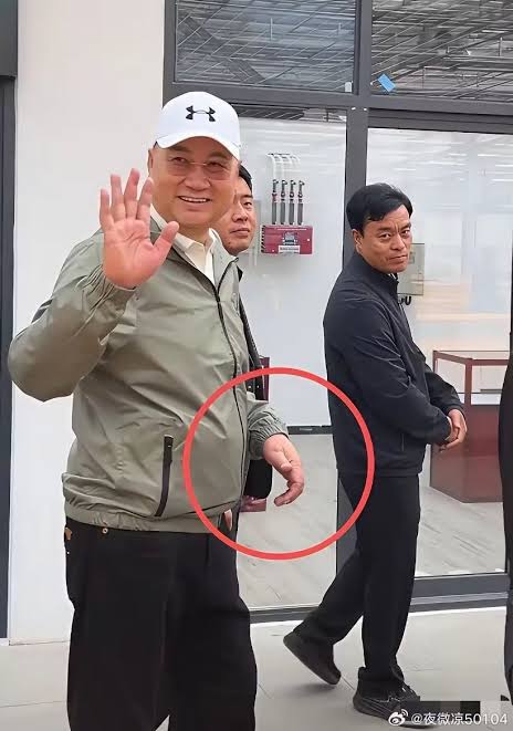 ĐƯỜNG TĂNG' TRÌ TRỌNG THỤY Ở TUỔI 74 Trì Trọng Thụy và tỷ phú Trần Lệ Hoa  không có con chung. Nam nghệ sĩ từng chia sẻ các con của vợ rất