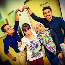 Jamal khanmia adriana, perempuan yang sentiasa merasa dirinya yang. 7 Hari Mencintaiku Tv3 Slot Akasia Photos Facebook