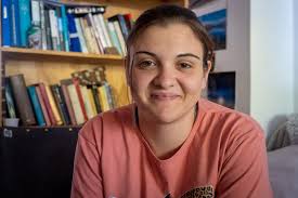 Quién es Iara Colonna, la joven sanmartinense que fue apadrinada por el  Presidente de la Nación y estudiará Geoquímica?